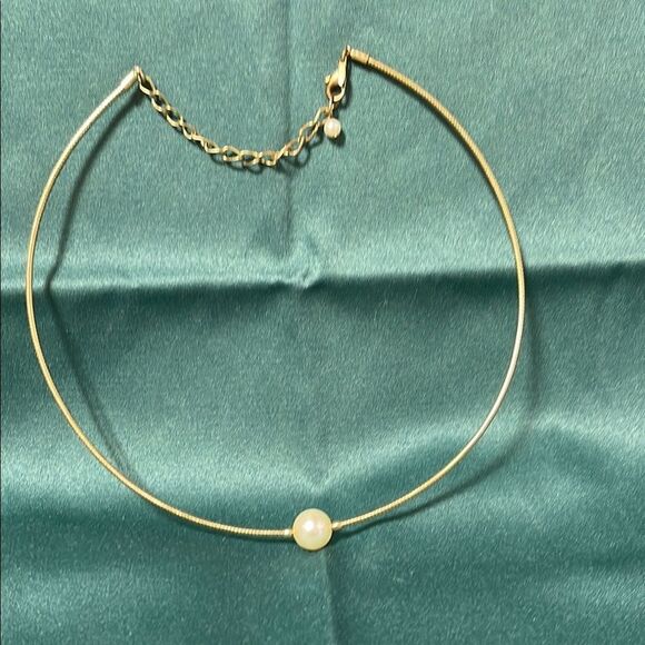 Vintage Avon Choker Style Elegant Gold Tone Necklace with Pearl Accent - Picture 1 of 7